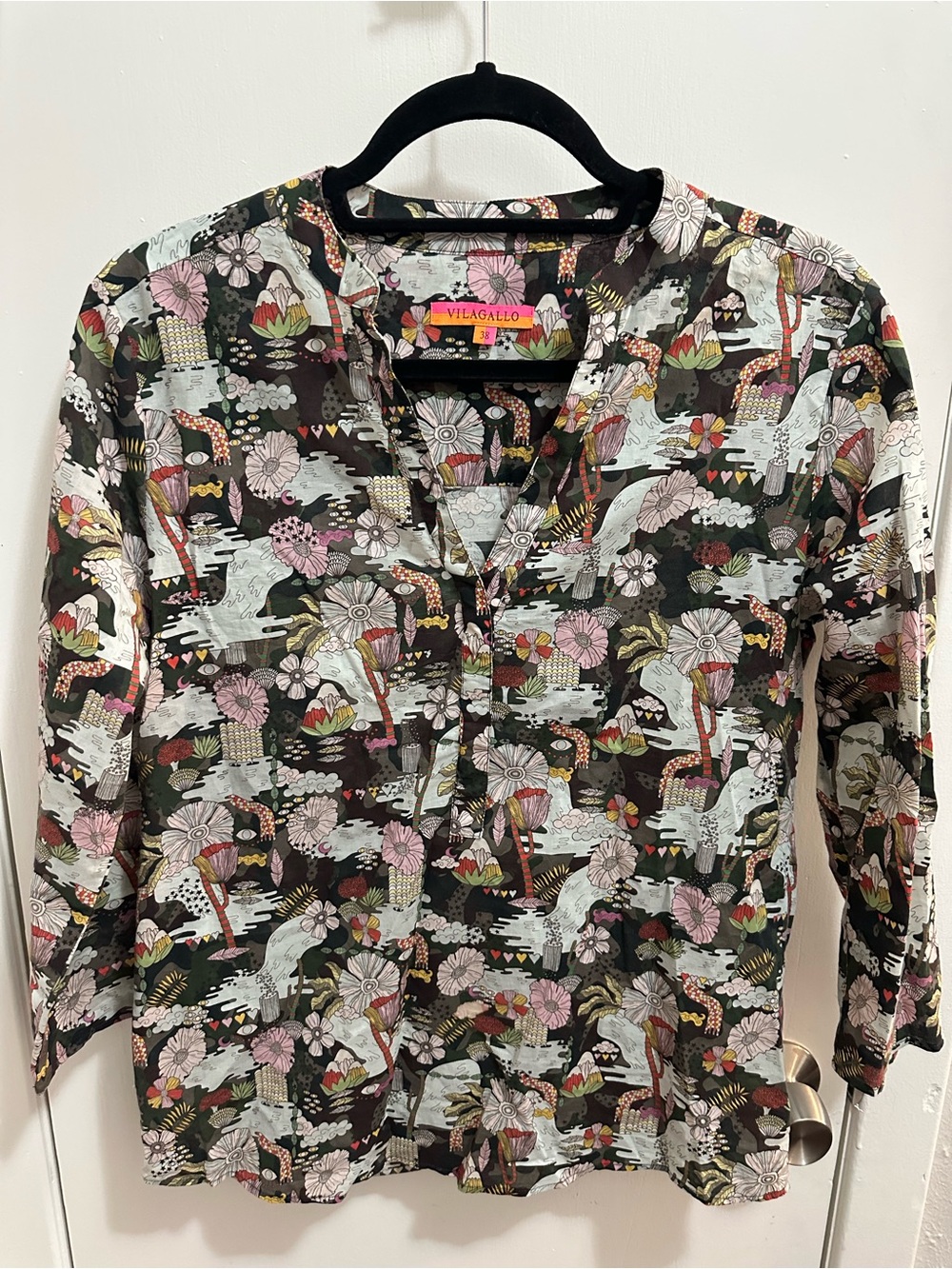 Vilagallo Black Floral-Print V-Neck Button Blouse